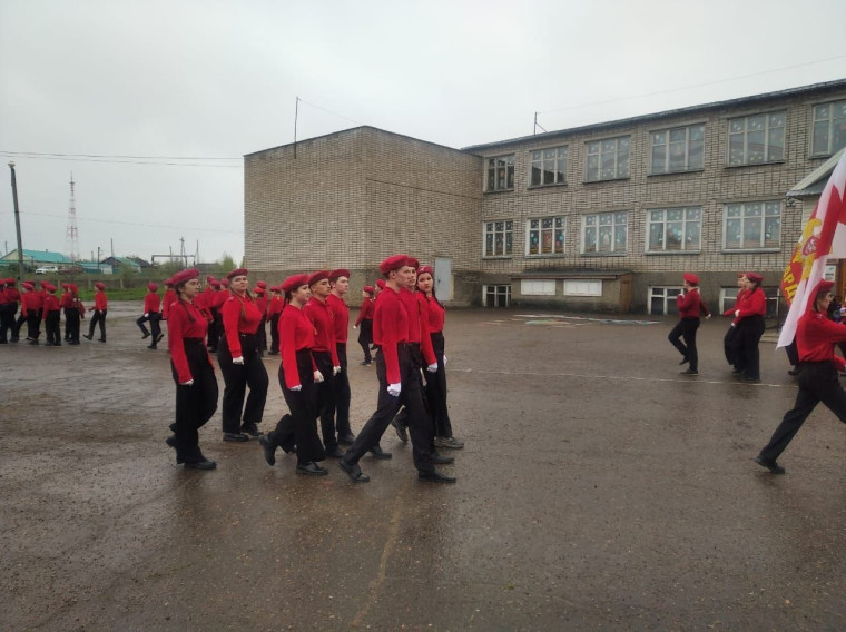 ШКОЛЬНЫЙ ПАРАД ПОБЕДЫ.